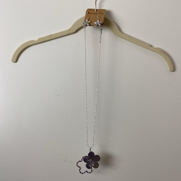 (5/$25‎ SALE ✅) LUCKY YOU Clover Rhinestone Pendant Chain Necklace Set Silver - Picture 7 of 7